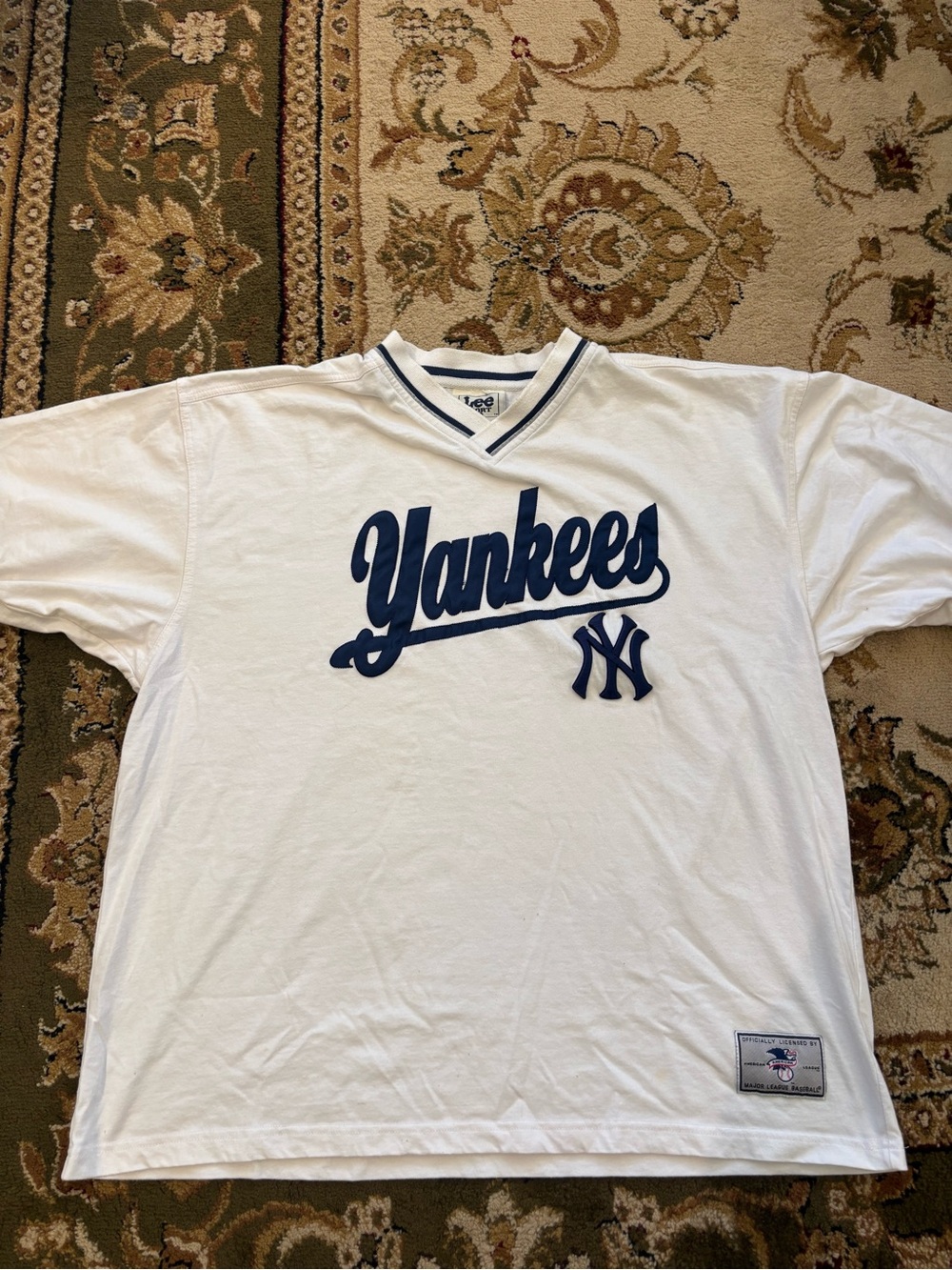 Vintage Lee Sport New York Yankees white V-neck t-shirt Size XL